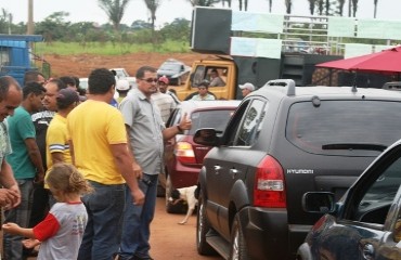 MANIFESTAÇÃO – Produtores rurais do “Terra Santa” bloqueiam estrada da Penal após obra de presídio invadir propriedades - FOTOS 