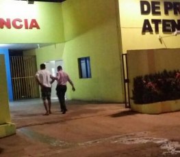 NA BALA: Homem sofre tentativa de homicídio em frente a residência