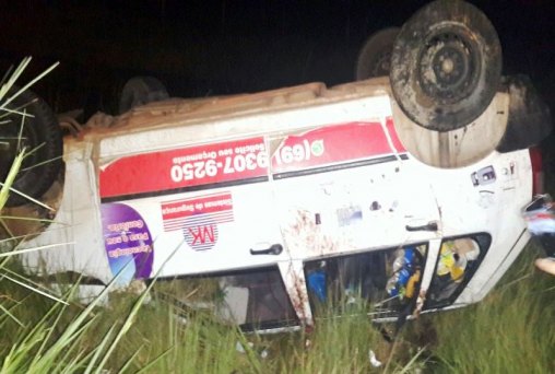 Motociclista é esmagado por carreta após colisão na BR 319