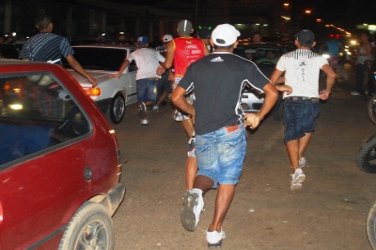 Contribuinte aciona polícia ao ver servidor municipal brincando carnaval usando automóvel da prefeitura
