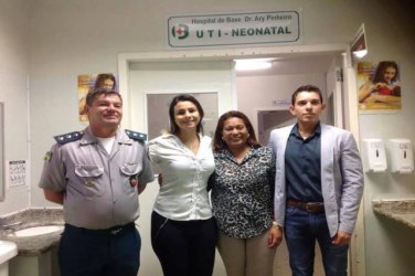 Mariana Carvalho conhece reivindicações do Banco de Leite Santa Ágata no Hospital de Base