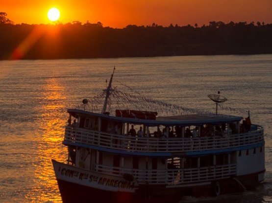 Prefeitura firma parceria para manter passeios de barcos