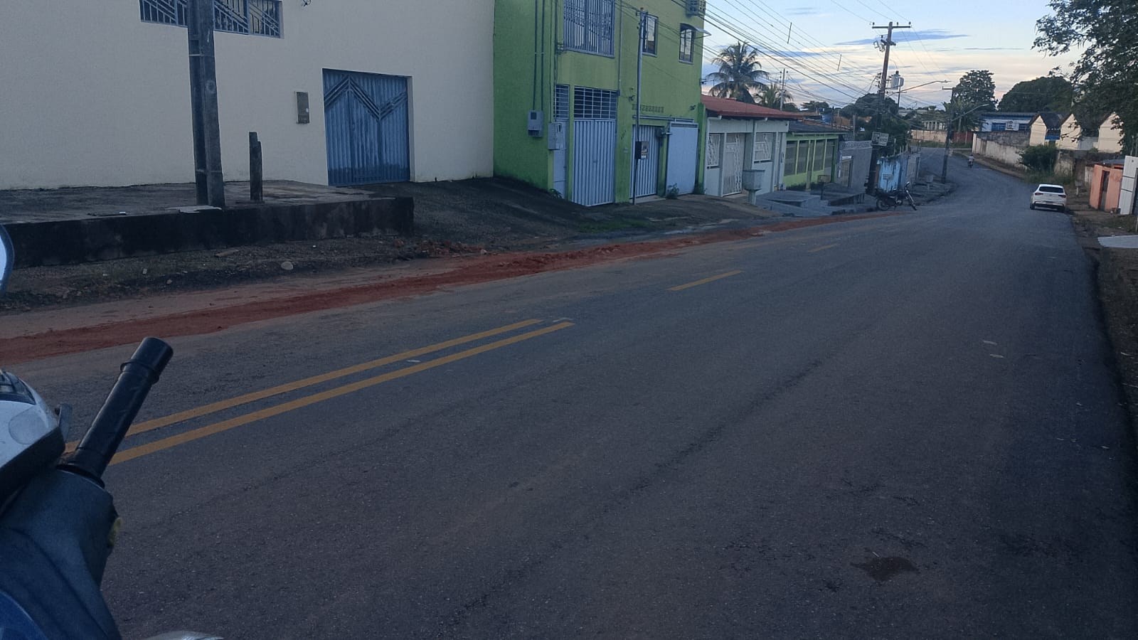 DESDE QUARTA: Moradora do bairro Costa e Silva denuncia falta de água por causa de obra