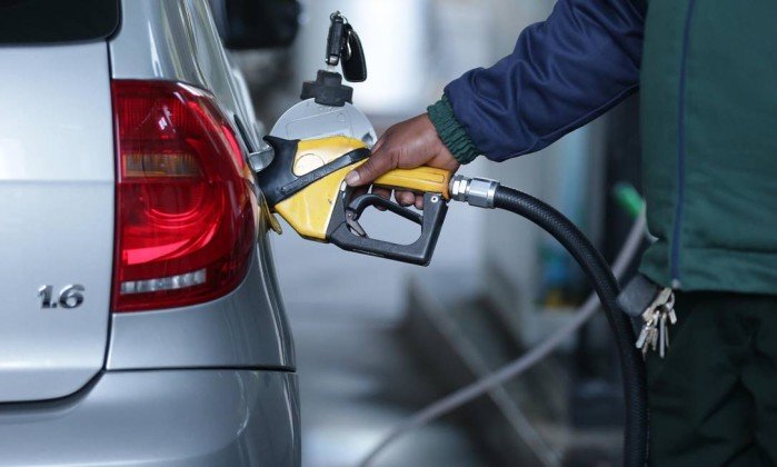 Petrobras agora anuncia redução do preço da gasolina