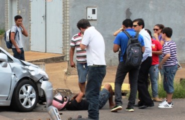 CRUZAMENTO DA MORTE – Motociclista fica gravemente ferido após colidir com automóvel - Fotos