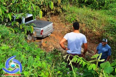 CACOAL - Motorista dorme na direção e cai em ribanceira na BR-364