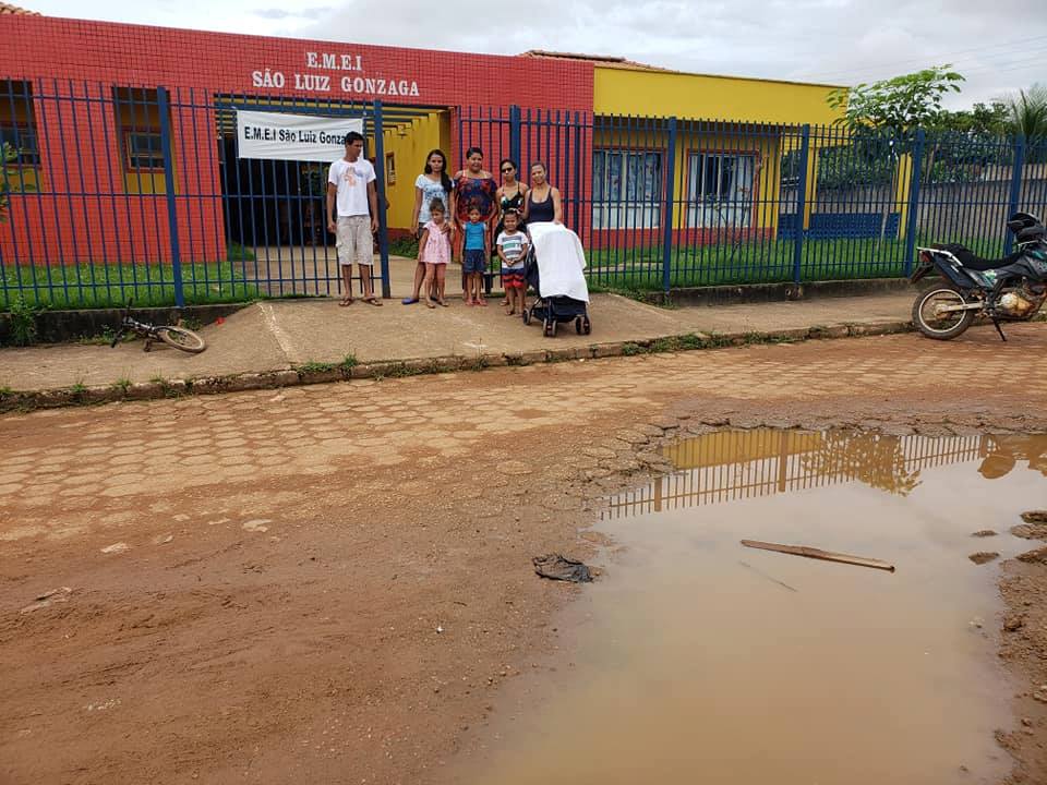 SEM AULA: Falta de professores deixa alunos de escola municipal fora da sala