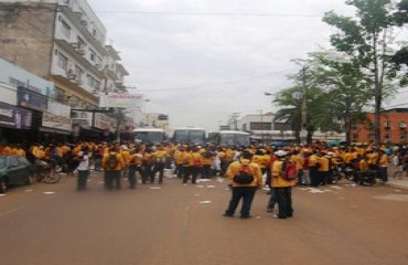 GREVE - Trabalhadores de Jirau se revoltam e realizam protesto no centro da capital - VEJA VÍDEO E FOTOS