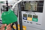 Gasolina sobe 4% e diesel 8% a partir das 0h deste sábado