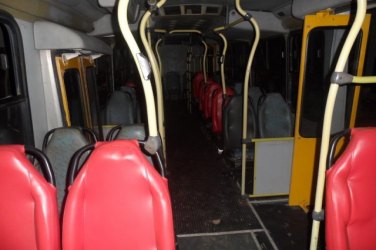 Ônibus lotado de alunos é recolhido por irregularidades