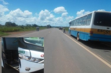 Aluno morre após ser atropelado ao descer de ônibus escolar