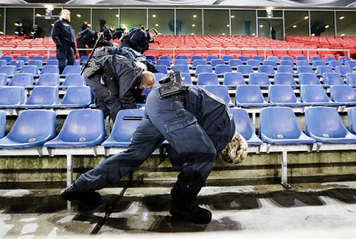 Polícia esvazia estádio, e jogo entre Alemanha e Holanda é cancelado