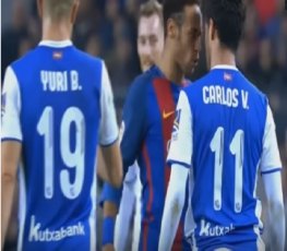 Neymar e Carlos Vela se estranham em goleada