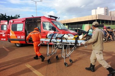 Motociclista sofre fratura em colisão com automóvel 