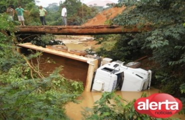 ARIQUEMES - Vendaval causa destruição durante a madrugada - Fotos