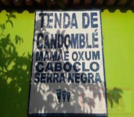 Homem armado assalta casa de artigos de candomblé 