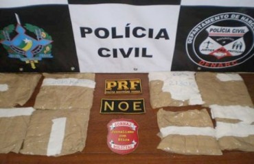 OPERACÃO NA FRONTEIRA - PRF e DENARC prendem dois homens  com mais de quatro quilos de cocaína