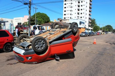 Capotamento no centro da capital