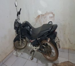 NA LESTE: Dupla é detida ocupando moto roubada