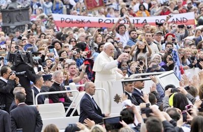 Papa pede ao Brasil paz, oração e diálogo neste momento de dificuldade