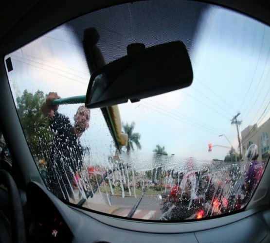 Limpadores de pára-brisas causam medo em motoristas