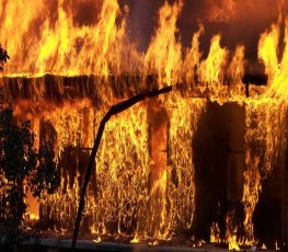 Incêndio atinge 20 barracos e cem pessoas ficam desabrigadas em SP

