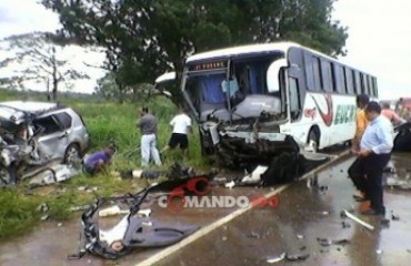 ARIQUEMES - Ônibus da Eucatur e dois carros de passeio se envolvem em acidente - Fotos