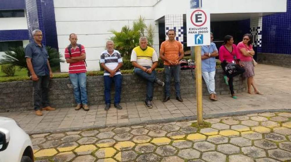 DENÚNCIA: Manifestantes vão ao MP e ameaçam paralisar transporte escolar