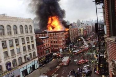 Incêndio e desabamento de prédio ferem 12 em Nova York