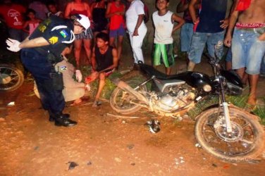 Choque entre motos deixa dois feridos em estado grave
