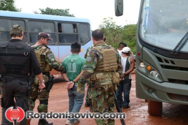 Polícia Federal escolta corpos encontrados em Humaitá para Porto Velho - FOTOS