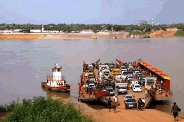 Caminhoneiro infarta e morre após dias de espera na balsa de Abunã
