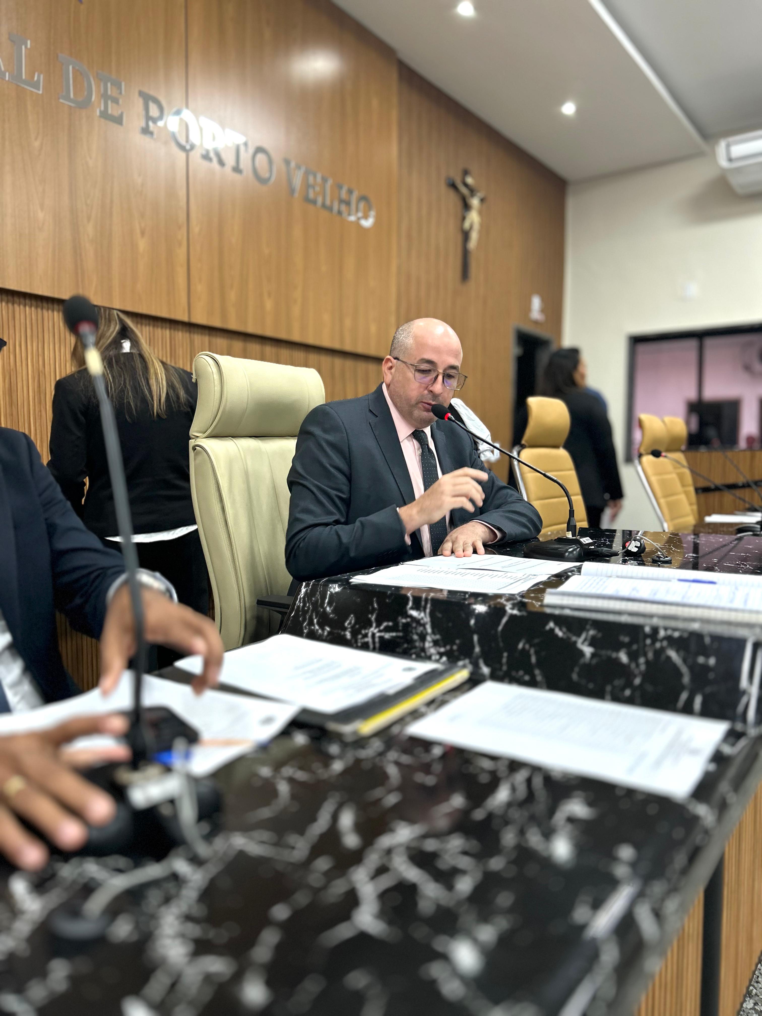 GEDEÃO NEGREIROS: Vereador exige limpeza urgente em Área de Preservação no Novo Horizonte