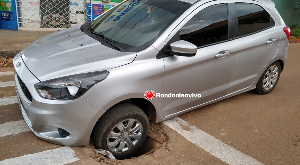 ACIDENTE: Morador se revolta ao ver carro cair dentro de boca de lobo e critica prefeito