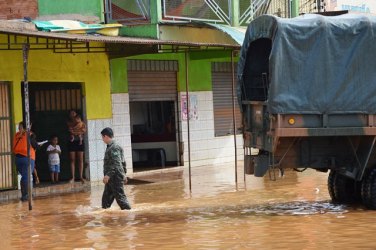 CHEIA - Exército apoia resgate de moradores do Triângulo