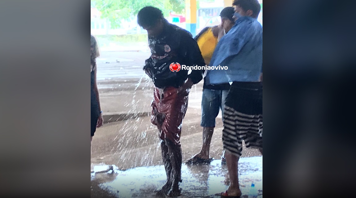 CASCÃO:  Após seis meses, morador de rua volta a tomar banho em Porto Velho