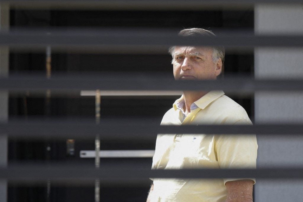 MITO NA PAPUDA: Bolsonaro pode ir a cadeia em novembro e defesa cria estratégia 