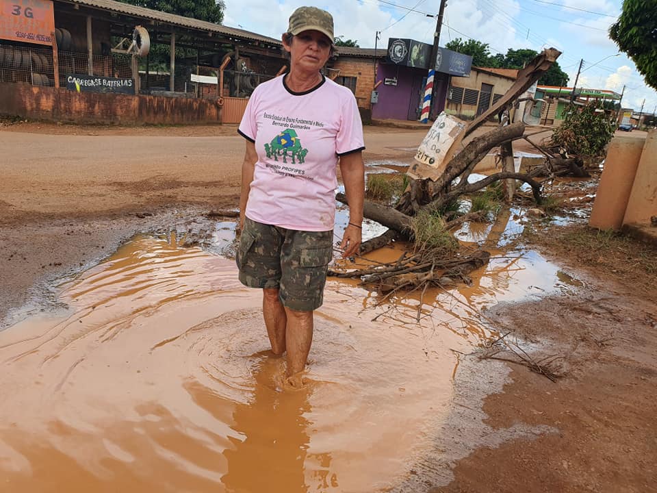 DESCUIDADA: Comunidade em bairro de Porto Velho está literalmente na lama