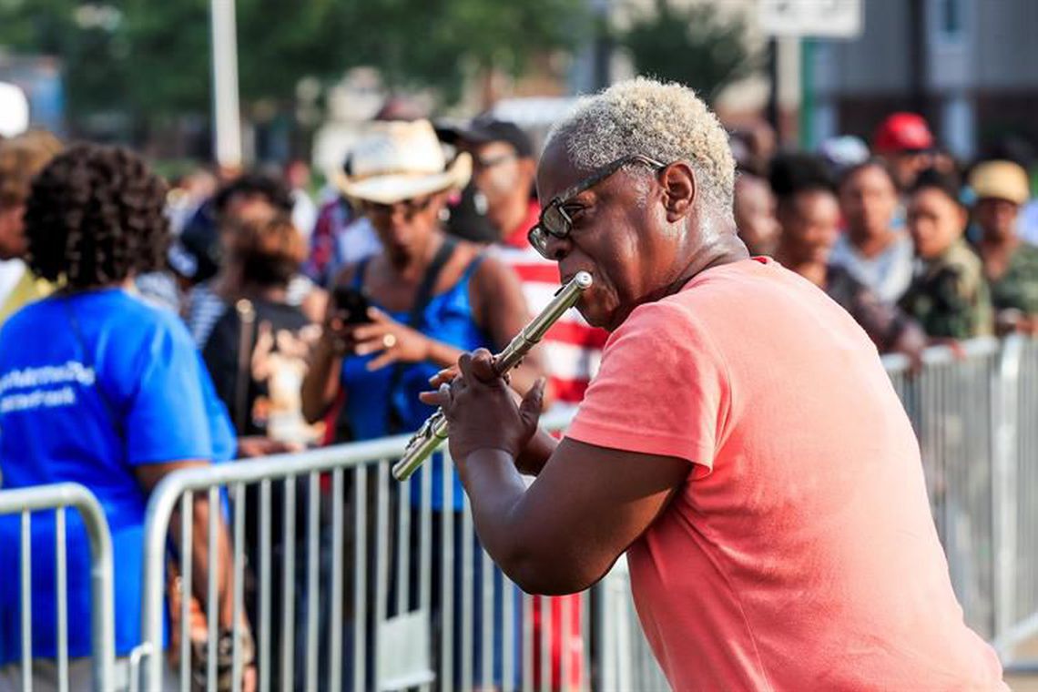 PESAR: Milhares de pessoas se despedem de Aretha Franklin, em Detroit