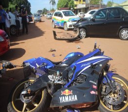 Acidente com R6 Yamaha e dois veículos na capital