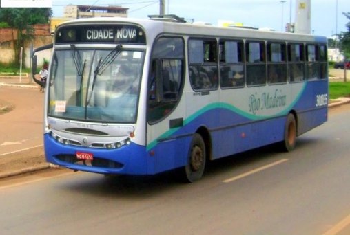 Empresa de transporte coletivo é condenada a indenizar passageiro especial