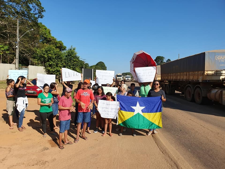 MANIFESTAÇÃO: Pais e alunos de escola na capital prometem fechar BR-364