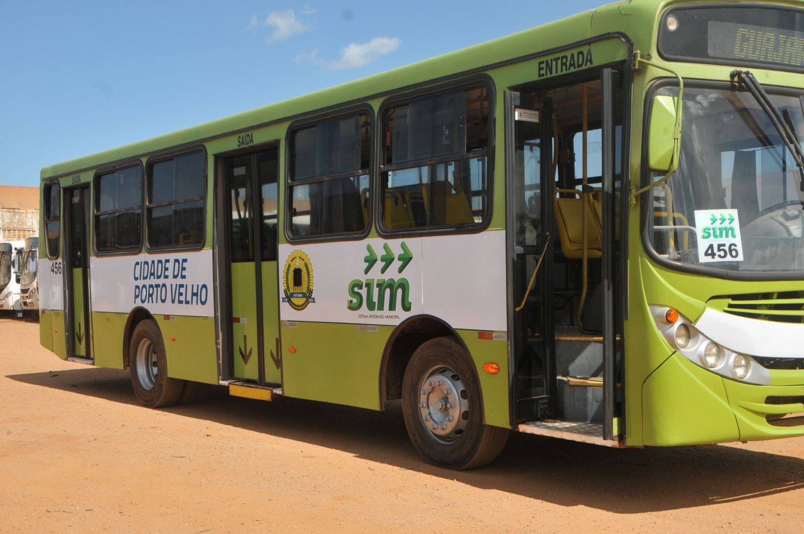 SEGUNDA MÃO: Ônibus aposentados em São Luiz são apresentados em Porto Velho