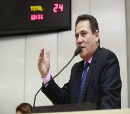 Deputado Maurão altera texto de emenda à Constituição
