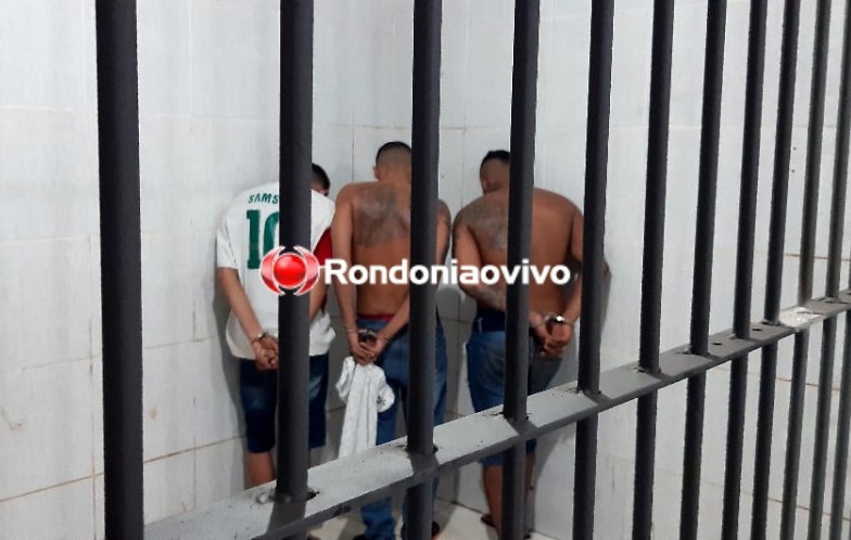 TRÁFICO: Trio que vendia droga em terreno baldio é preso pela Força Tática 