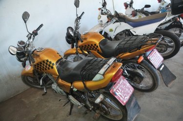 Semtran apreende motocicletas de mototaxistas piratas