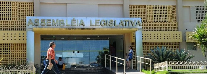 Sob ataque, deputados suspendem sessão da Assembléia Legislativa