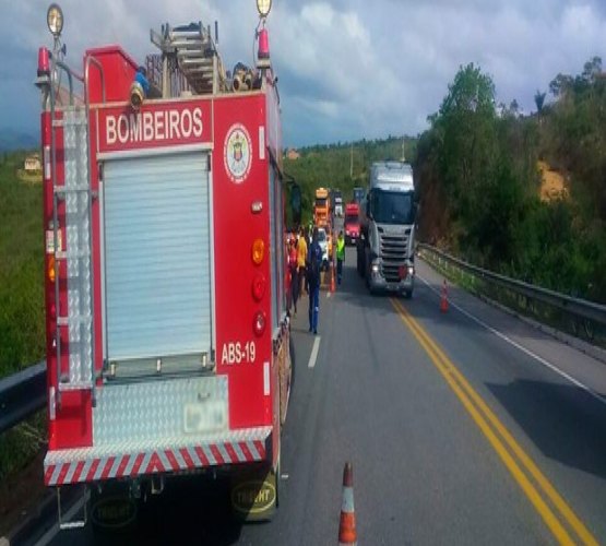 Acidente de ônibus deixa pelo menos seis mortos 