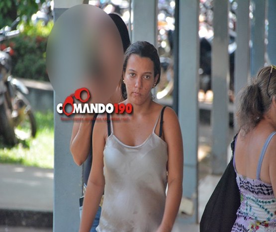 Filha de perigoso apenado é flagrada tentando levar revólver ao pai