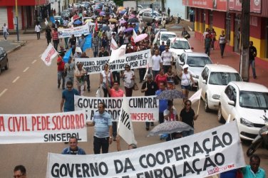 Passeata marca o segundo dia de paralisação em Rondônia